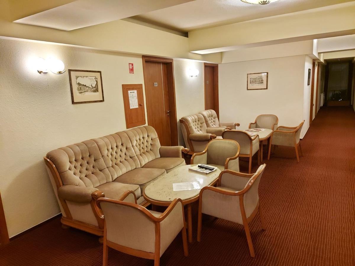 Csipke Hotel 키슈쿤헐러시 외부 사진