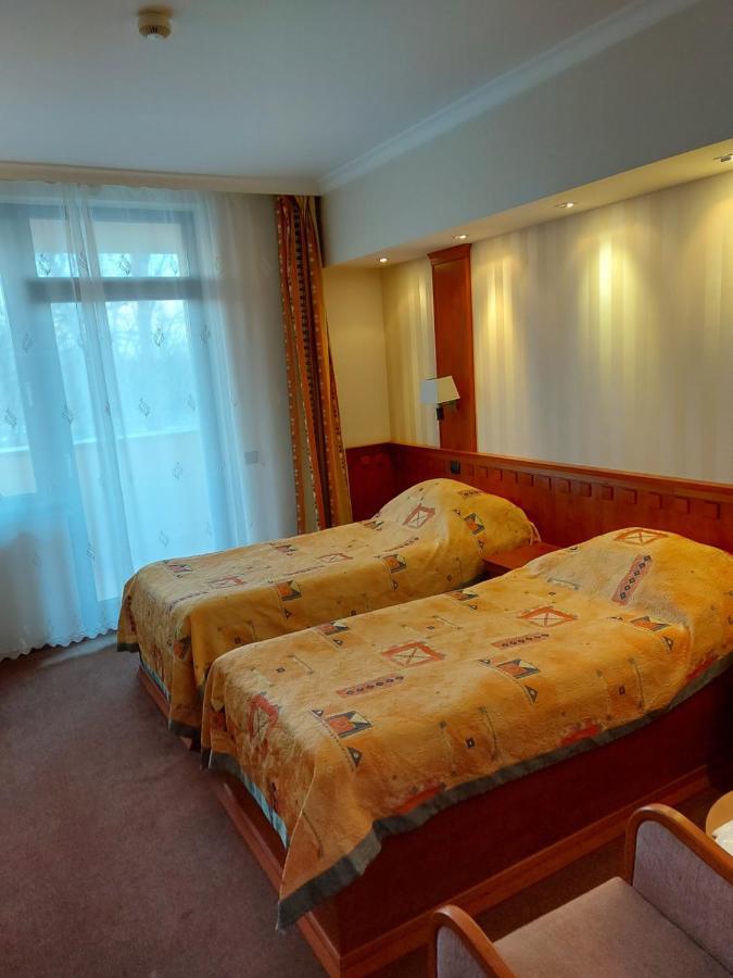 Csipke Hotel 키슈쿤헐러시 외부 사진