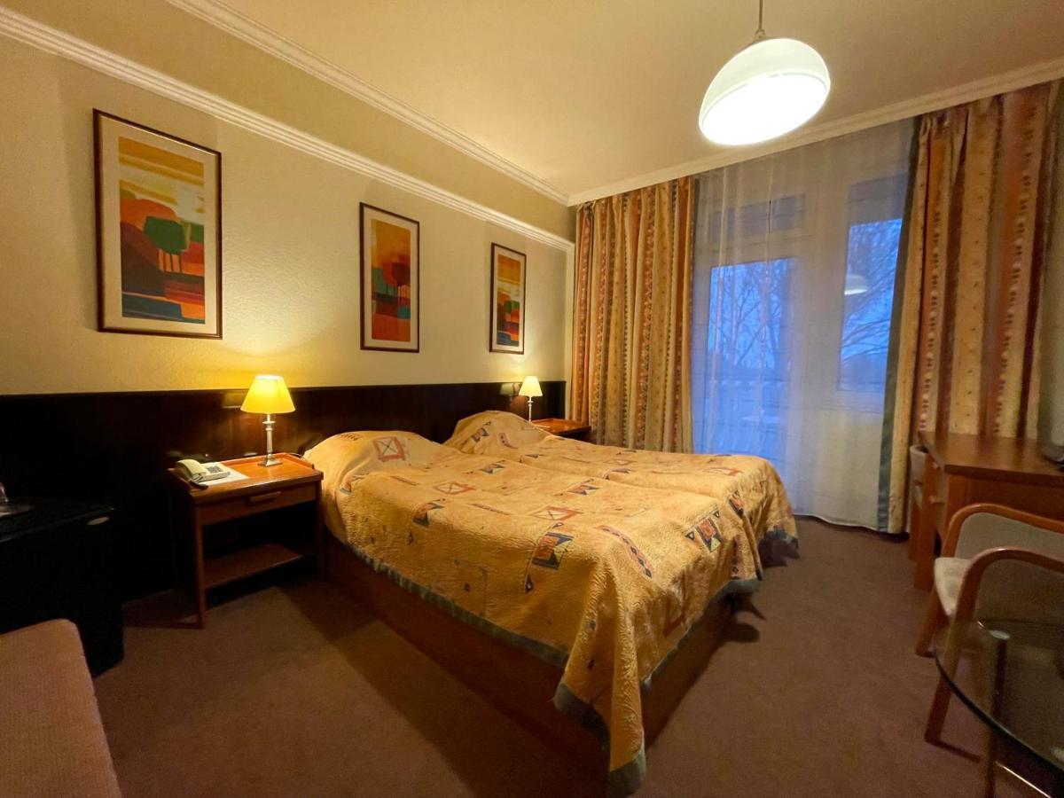 Csipke Hotel 키슈쿤헐러시 외부 사진