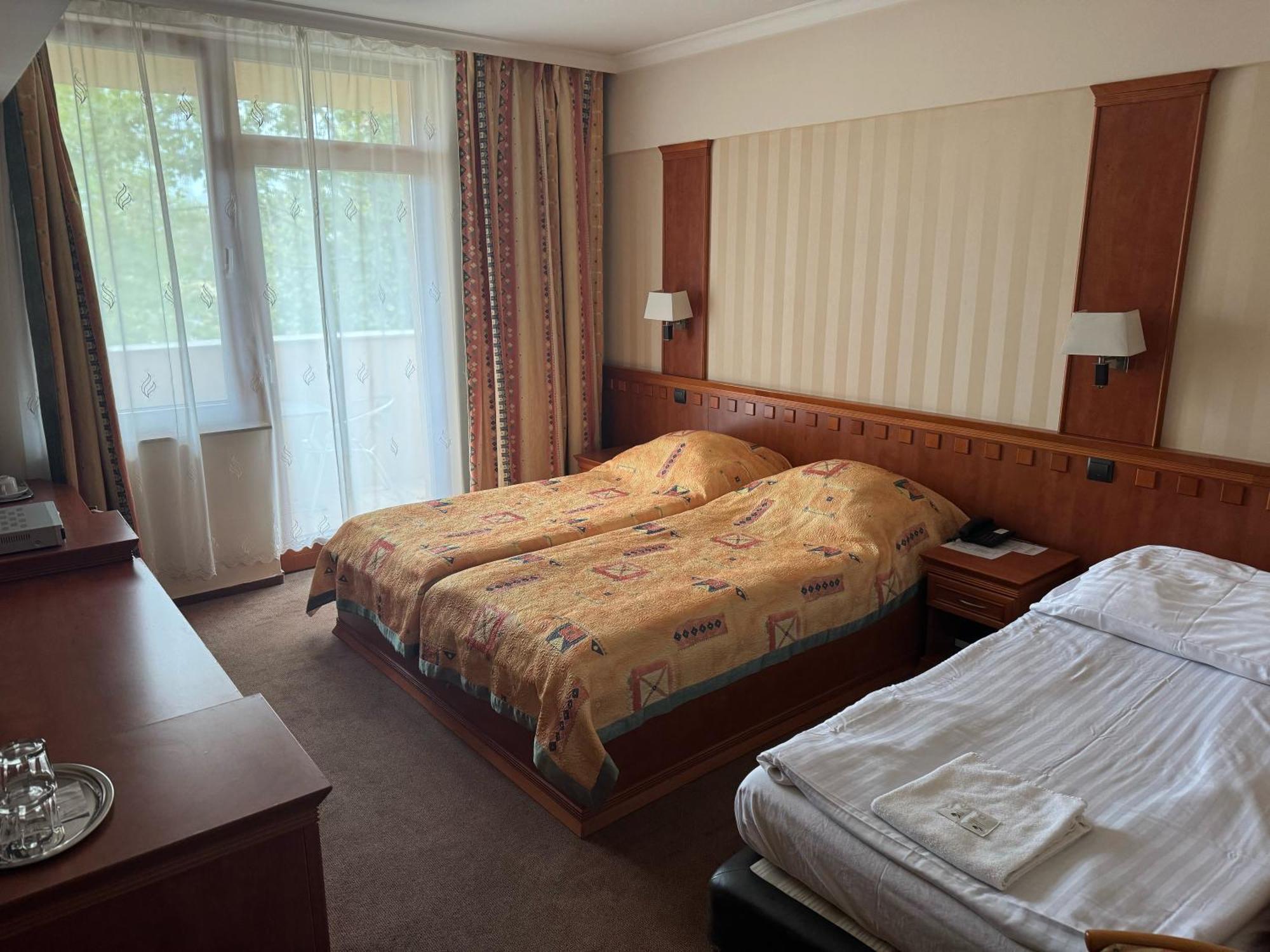 Csipke Hotel 키슈쿤헐러시 외부 사진